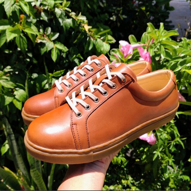 本革スニーカー キャメルブラウン 丈夫で柔らかいレザー採用 | iichi