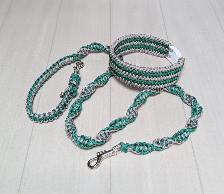 パラコードリード 大型犬用 Wねじり平編みカフェリード カラーお揃いの