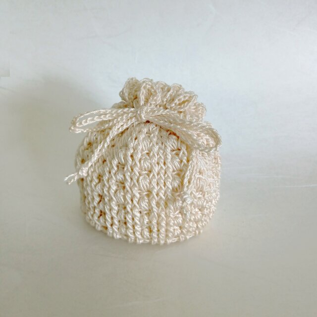 ラグジュアリーなレース編みポーチ　クリームイエロー　バッグインバッグ　インテリア　ラッピングバッグ