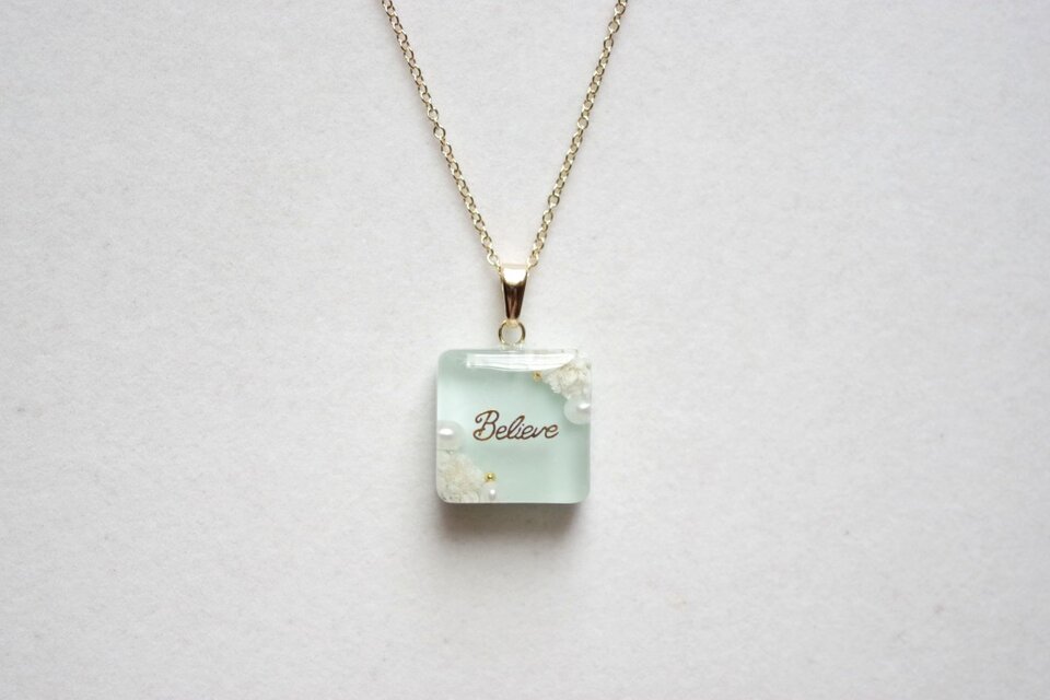 レジンアート　スクエアペンダント〈牧神の午後〉