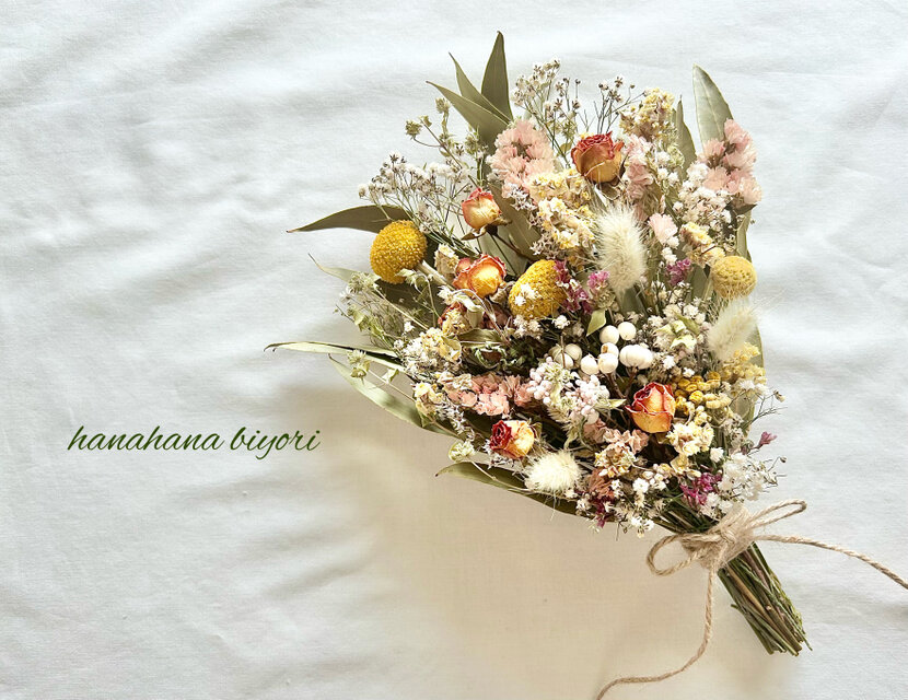 クラスペディアとミニ薔薇 かすみ草のスワッグ