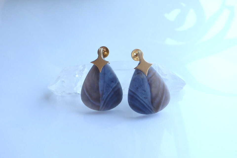 [No.144] ブルーオパライズドウッドのピアス K16GP ハンドメイド 超希少石／極上品質】 ブルーオパライズド・ウッド ルース