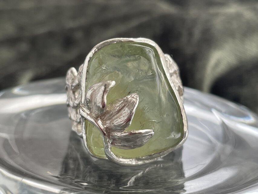 森と湖のアクアマリン原石リング