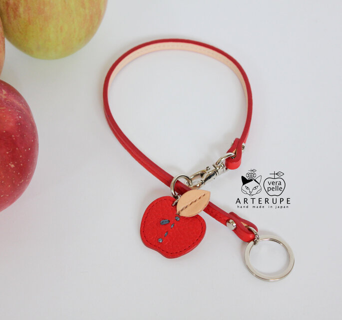 キーチェーン・Ponte Apple ポピーレッド 本革シュリンク