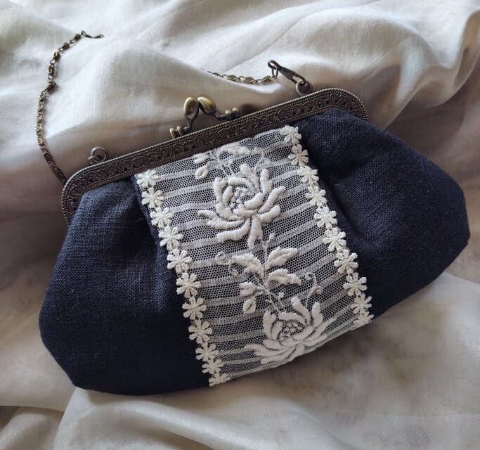 アンティークレース*黒リネン*がま口バッグ | iichi 日々の暮らしを