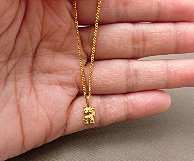 【ミニ・ミニ招き猫のペンダント】純金仕上/銀製925製　◎目立ちにくい、あなただけの　御守りペンダント。