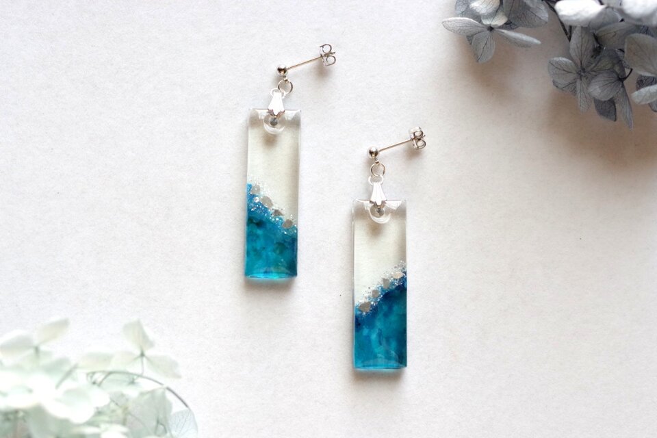 レジンアート 長方形のプレートピアス〈慕わしい空〉 | iichi 日々の