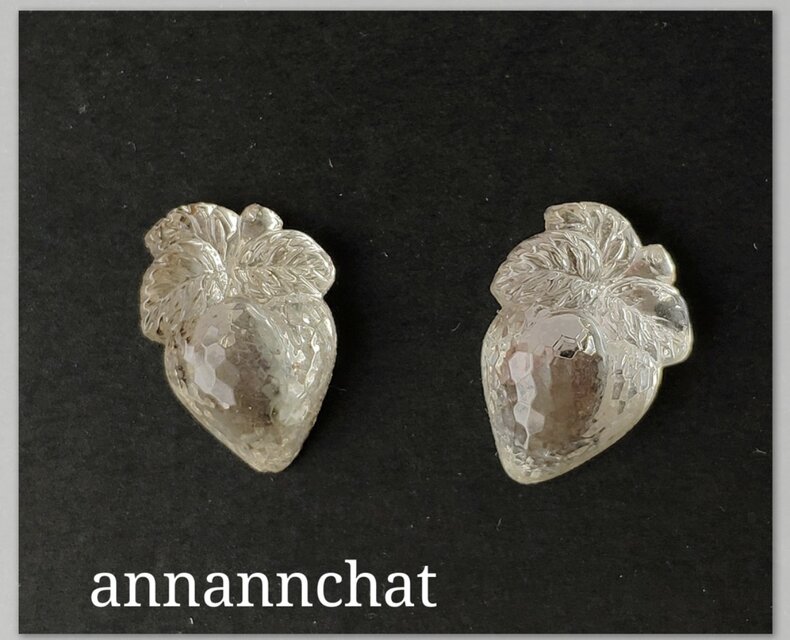 【西ドイツ製　１９４０年代　ビンテージ　苺　イチゴ　の　ピアス】