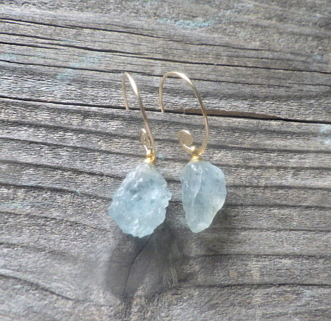 14kgf* Raw Aquamarine アクアマリン原石（L）の渦巻きピアス☆槌目