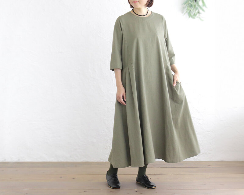 《着丈113cm》秋の始まりに◎ ゆったり細見え 東炊きコットンリネン サイドタックワンピース（カーキ）OP37