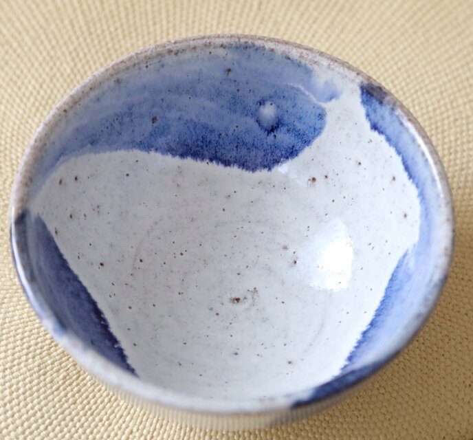 白釉と瑠璃色刷毛目の飯碗 | iichi 日々の暮らしを心地よくする