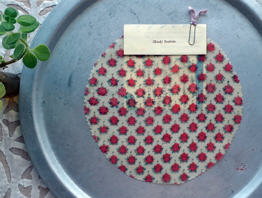 みつろうエコラップ マルＭ：ピンク色 花柄 〈インド綿 ブロックプリント コットン100% エコラップ〉