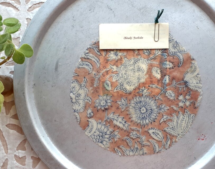 みつろうエコラップ マルＭ：べージュ 花柄 〈インド綿 ブロックプリント コットン100% エコラップ〉