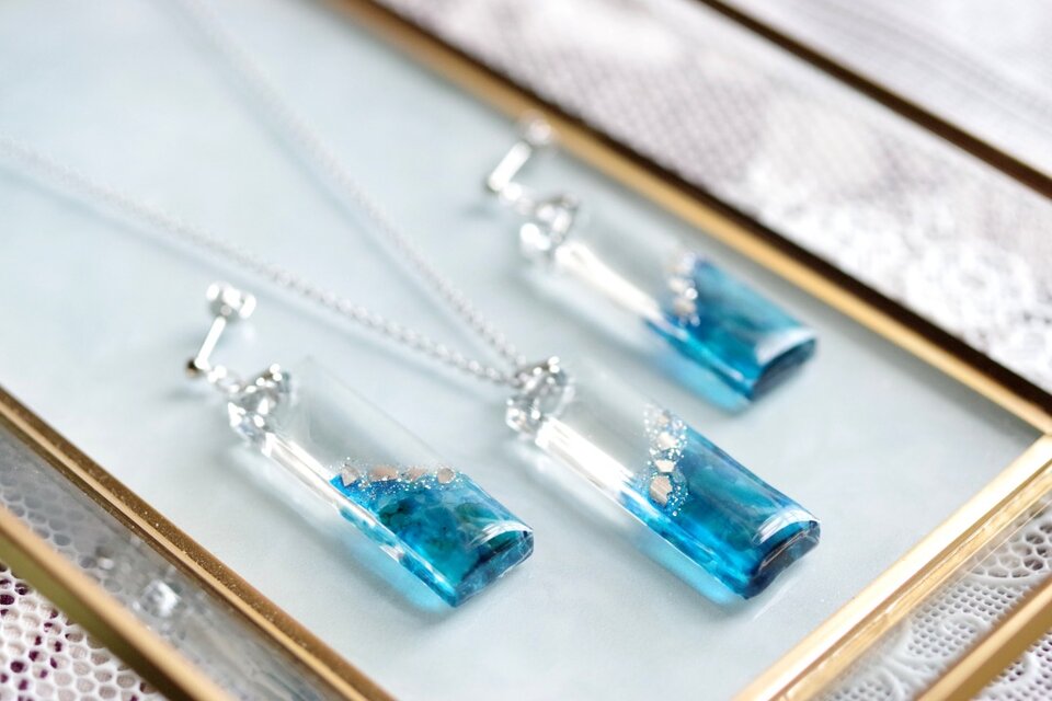 レジンアート 長方形のプレートペンダント〈慕わしい空〉 | iichi 日々