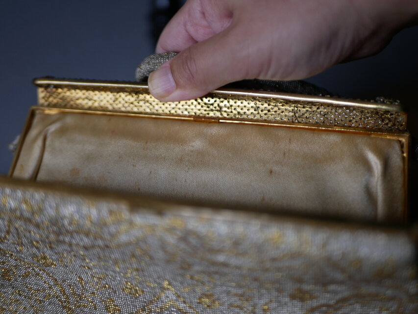 フランスアンティーク　マイクロガラスビーズと刺繍バッグ マイクロビーズ アンティークバッグ フランスアンティーク