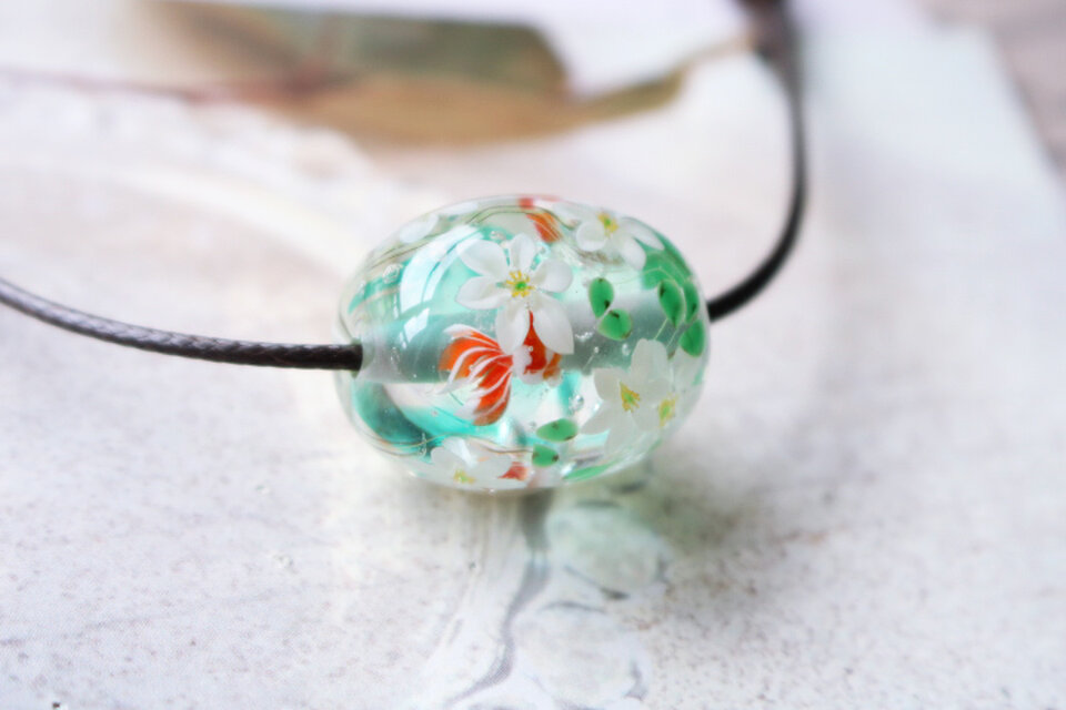 タマスダレと金魚のとんぼ玉（ガラス玉）泡入り | iichi 日々の暮らし