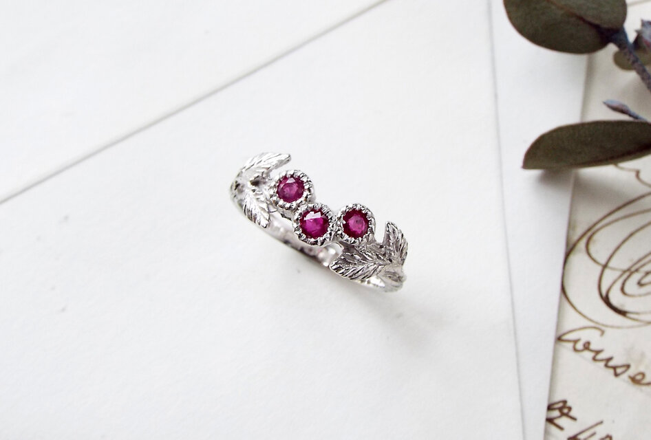 小さな花屋　スプレーローズ（ルビー）