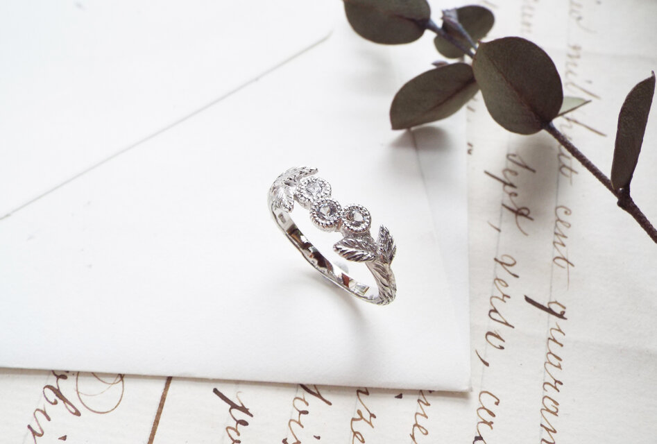 小さな花屋　スプレーローズ（ホワイトサファイア）