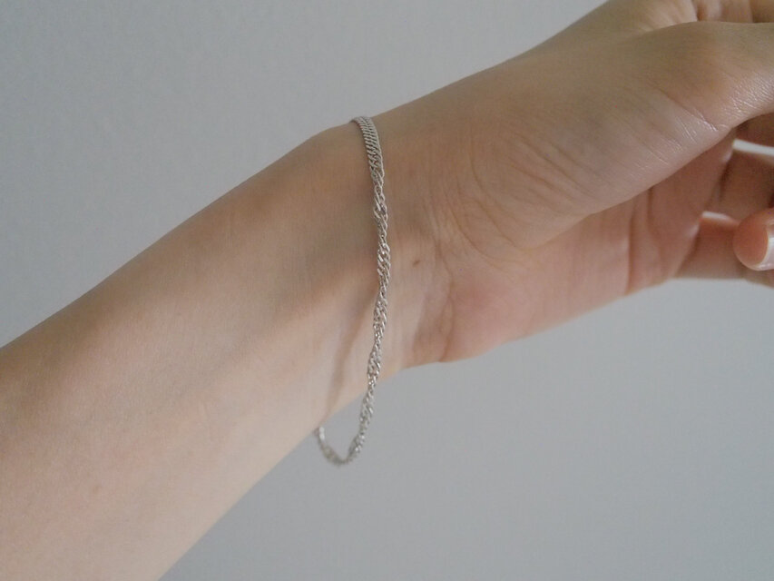 ゆるやかならせんのシルバーブレスレット