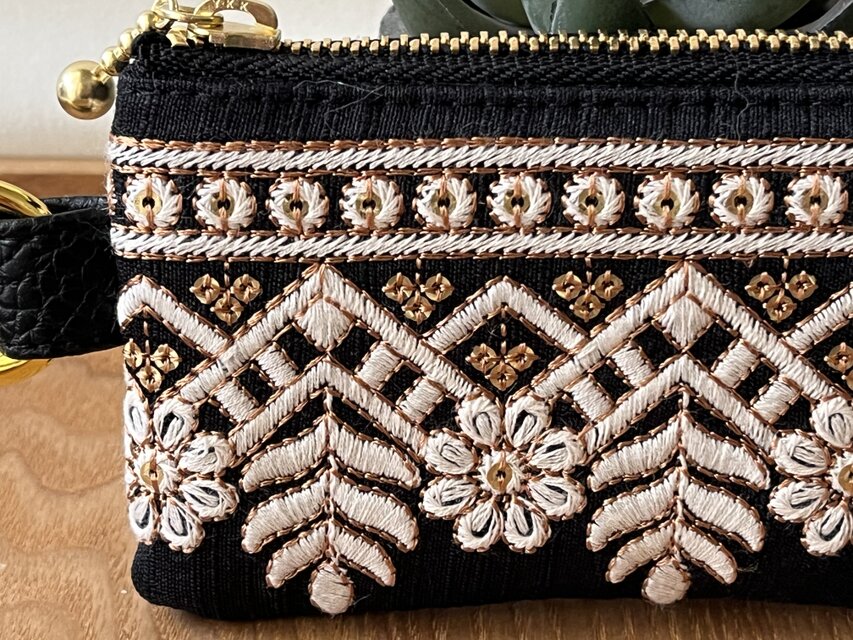 両面インド刺繍ポーチ 10cm フェイクレザー カラビナ② | iichi 日々の