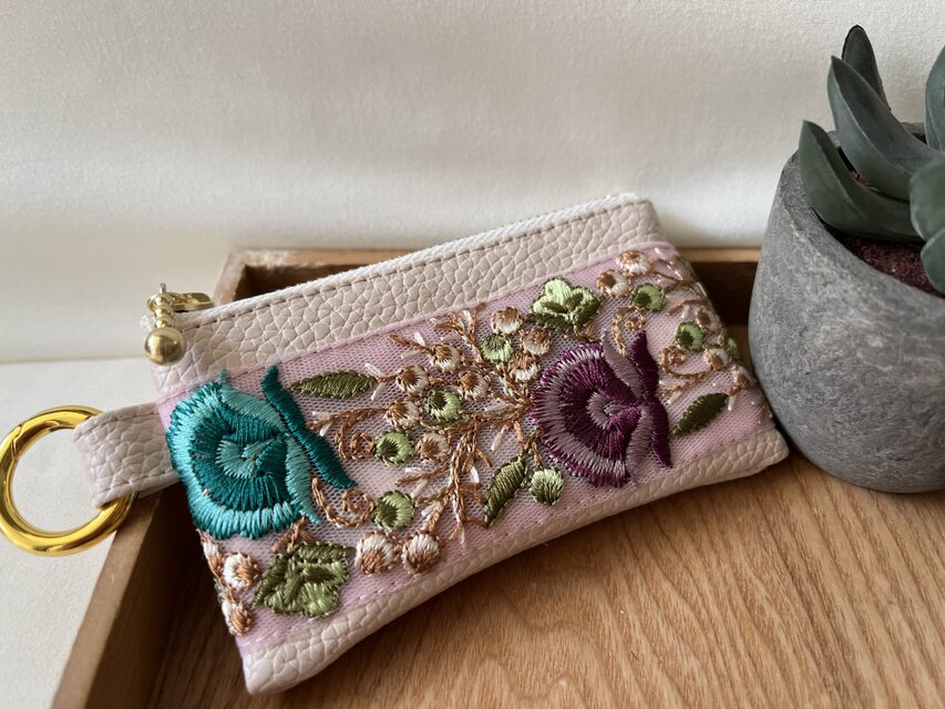 両面インド刺繍ポーチ　10cm  フェイクレザー　カラビナ③