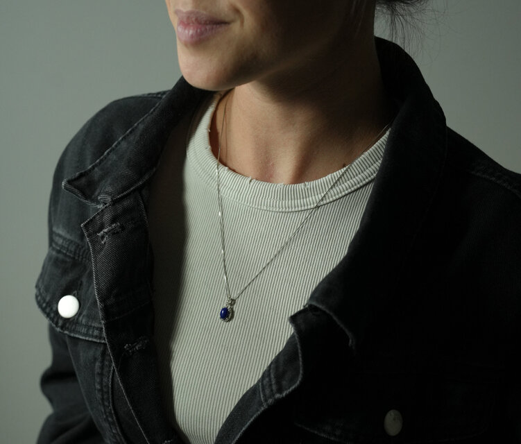 ハンドメイドのシルバーペンダント  Rhizoma（リゾーマ) ラピスラズリ 10×8mm