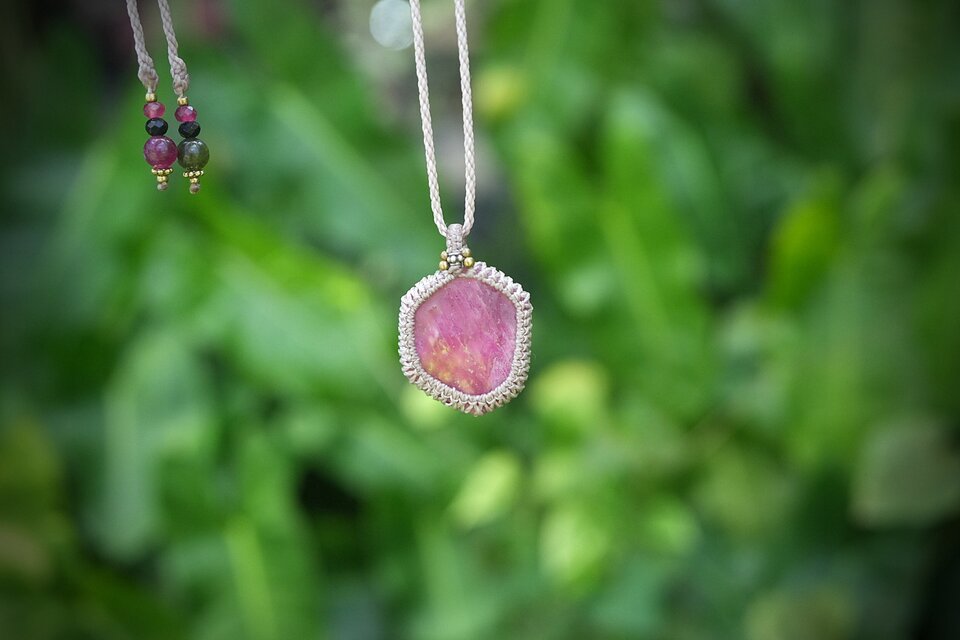 自然原石☆ルビー マクラメネックレス2017 | iichi 日々の暮らしを