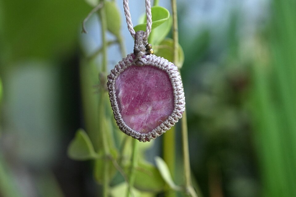 自然原石☆ルビー マクラメネックレス2017 | iichi 日々の暮らしを