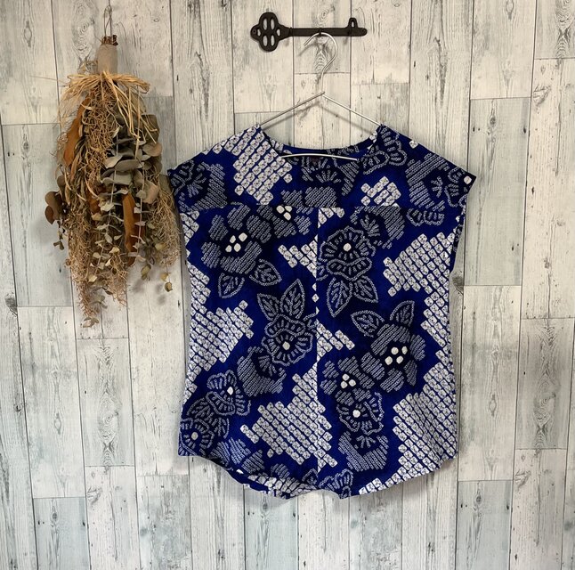 ☆  有松絞　青に花柄　　アシンメトリーブラウス　浴衣服♪