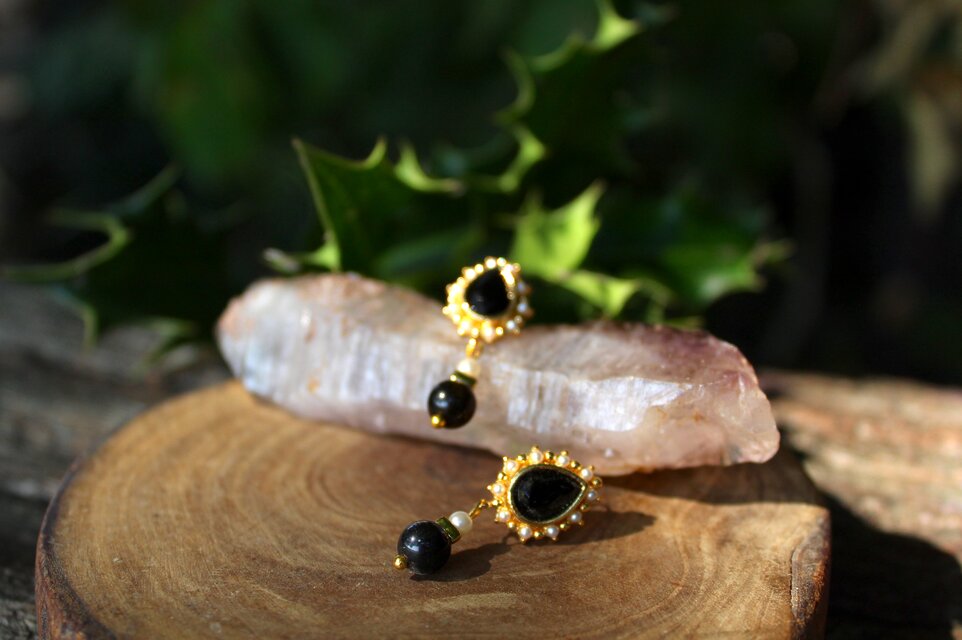 ブラックドロップピアス　レインボーオブシディアン