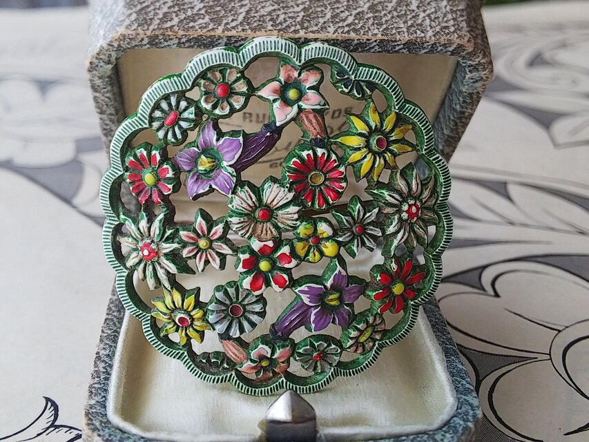 ヴィンテージ　カラフルなお花達のセルロイド製ブローチ