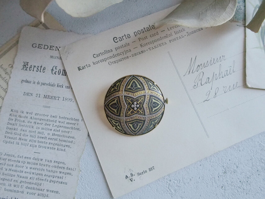 伝統模様のダマスキナードブローチ