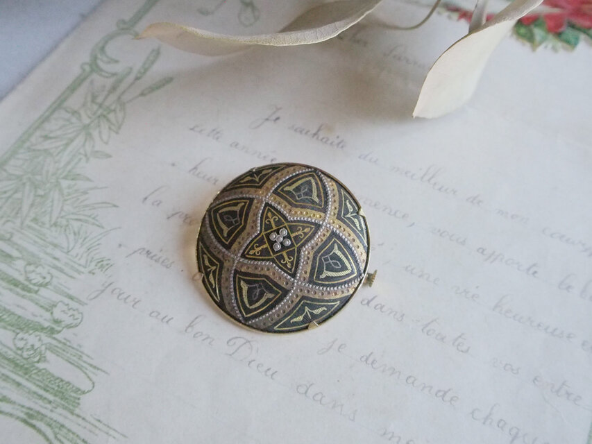 伝統模様のダマスキナードブローチ | iichi 日々の暮らしを心地よく