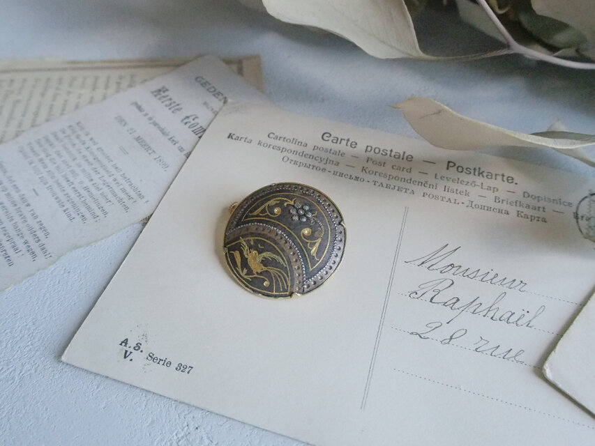 花鳥風月のダマスキナードブローチ