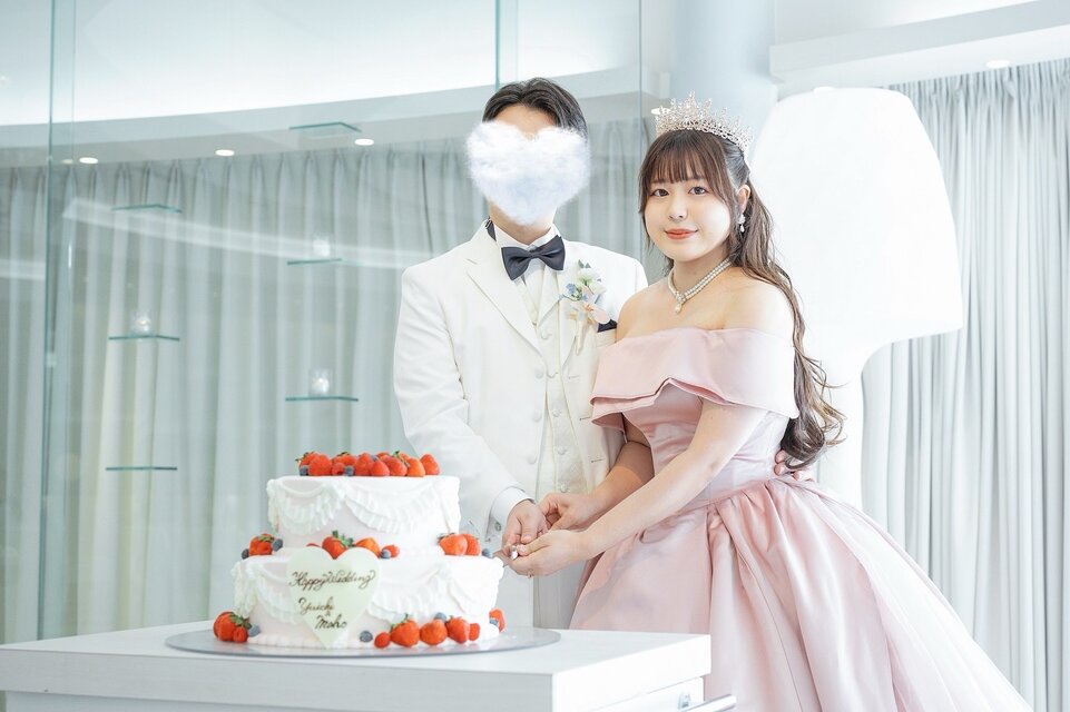 実例写真！カラードレス ピンク オフショルダー ラッフルフリル