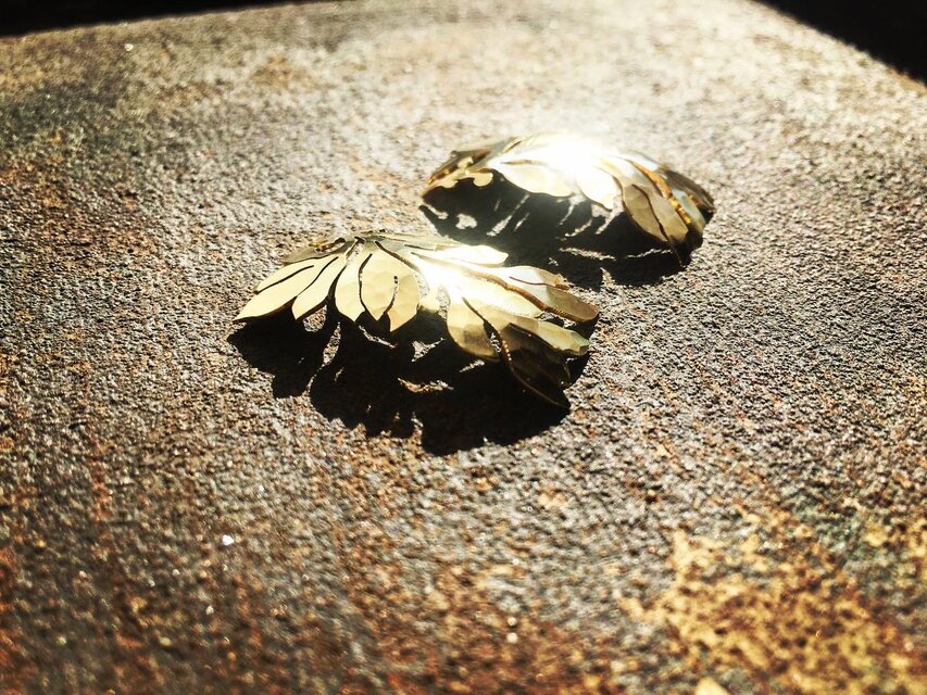 受注生産】Still Leaf ピアス | 真鍮・サージカルステンレス | iichi