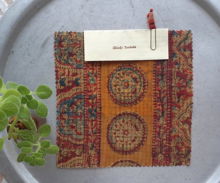 みつろうエコラップ 四角S：草木染め マスタード　エスニック柄 格子柄<インド綿 ブロックプリント みつろう エコラップ 〉