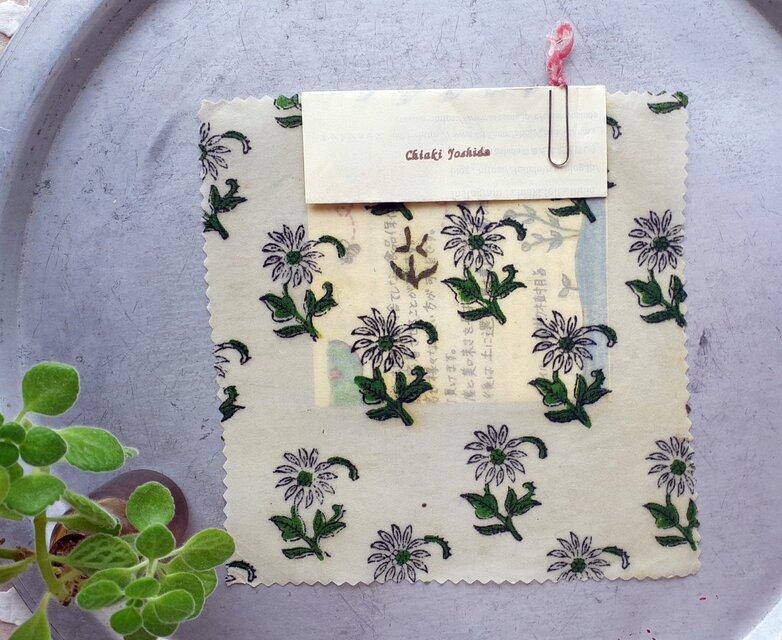 みつろうエコラップ 四角S：緑×ホワイト 花柄 エーデルワイス <インド綿ブロックプリント コットン みつろう エコラップ >