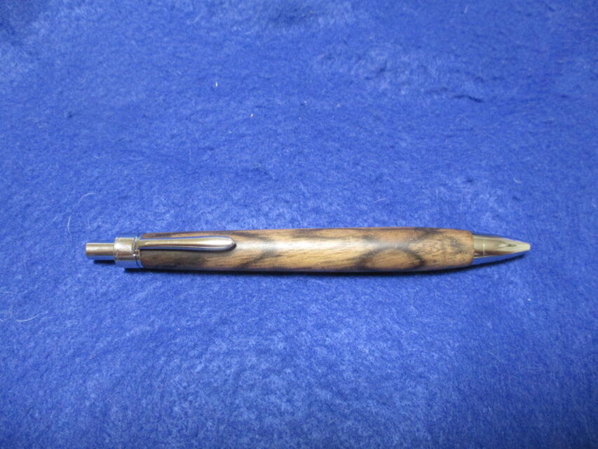 黒柿　網目杢　木地仕上げ　ワンピースタイプの木軸ボールペン(シャープペンシル)　