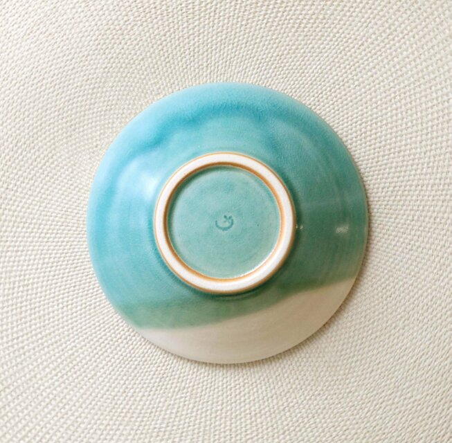 白とトルコブルーのかけ分け小皿 | iichi 日々の暮らしを心地よくする