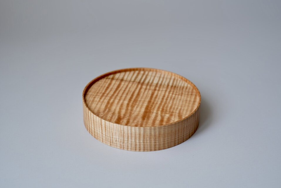 「宝石のように輝く栃縮杢」2way曲木トレイ・台座・ディスプレイ・小物入れ