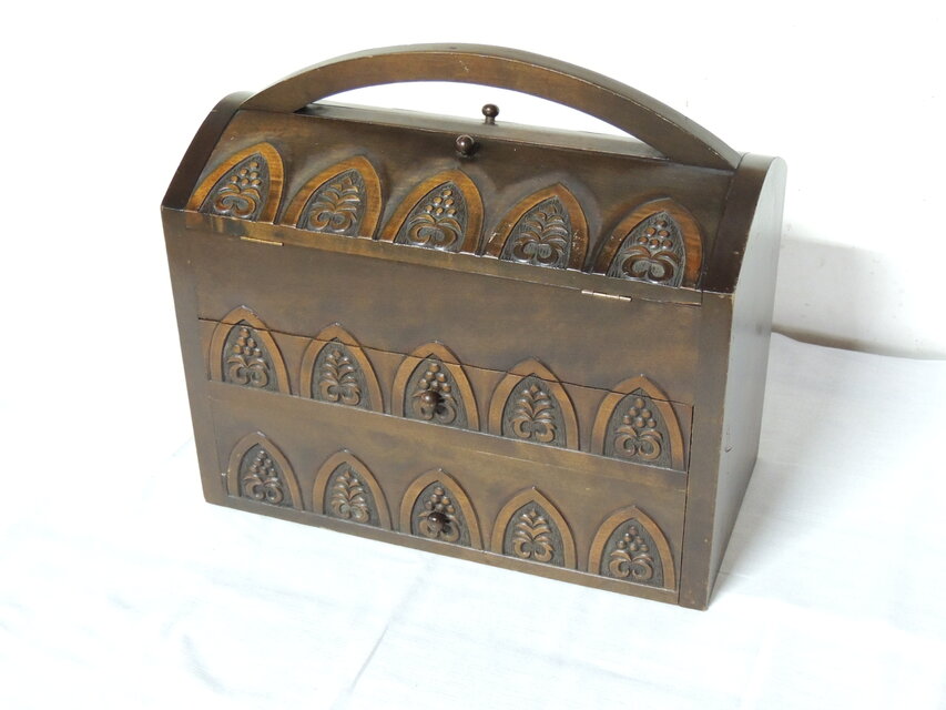 中間骨董品 アンティーク 「福」「 寿」 ハンドメイド 木彫り 箱 木彫裁縫箱 | iichi 日々の暮らしを心地よくするハンドメイドや