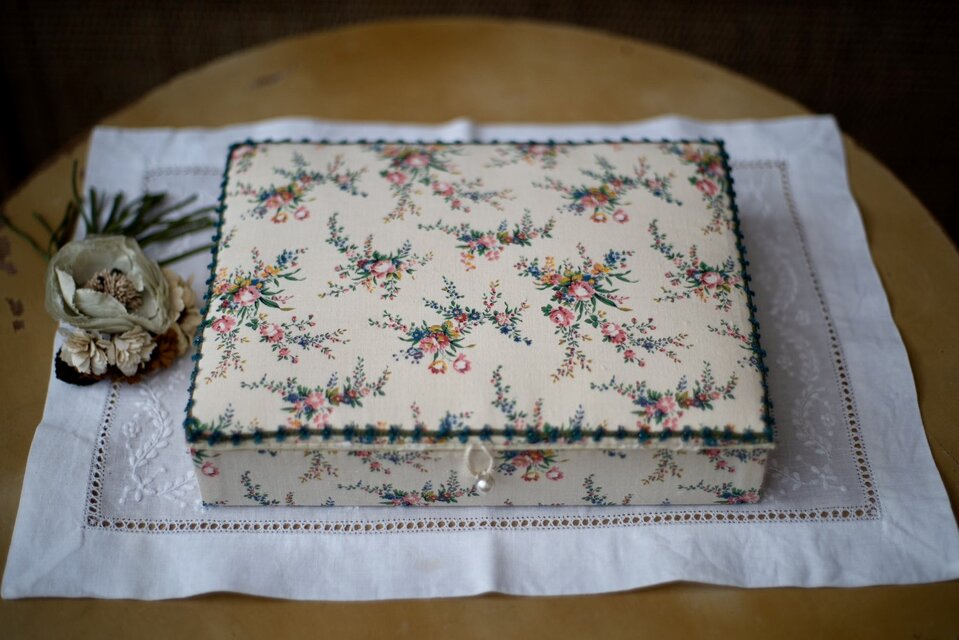 布箱　ヴィンテージ布　バラ柄