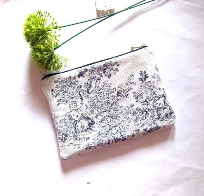 フランス生地 濃淡トワルドジュイのポーチ ブラック 羊 人 田園風景