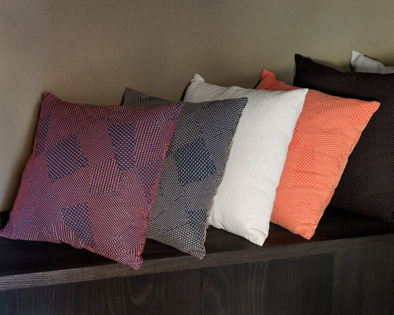 希少アンダカバー☆クッションカバー 刺し子クッションカバー レッド x ネイビー | iichi 日々の暮らしを