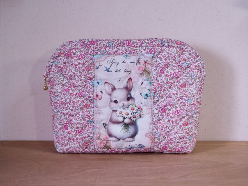 パッチワークキルト　リバティ　ポーチ　うさぎ