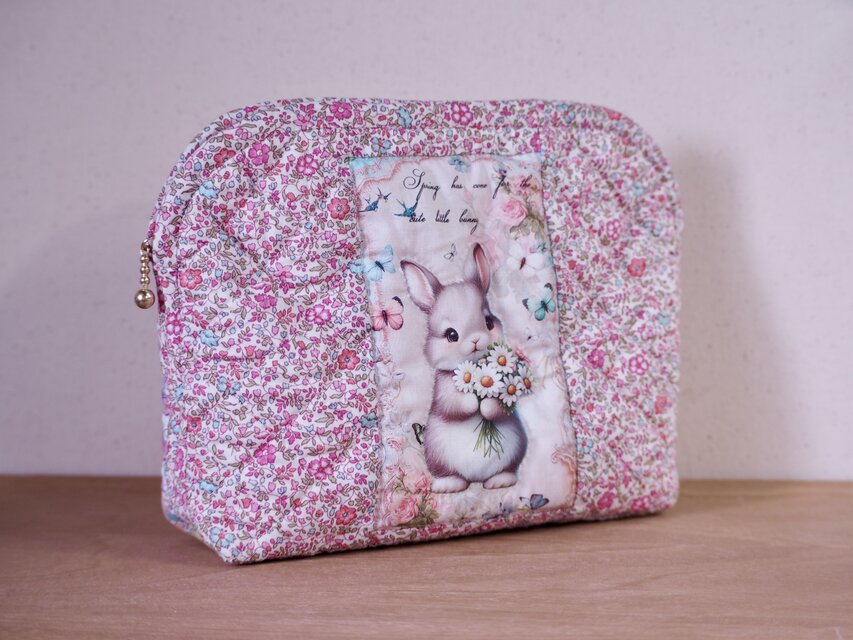 ハンドメイド　リバティ　パッチワークポーチ　うさぎ パッチワークキルト リバティ ポーチ うさぎ | iichi 日々の