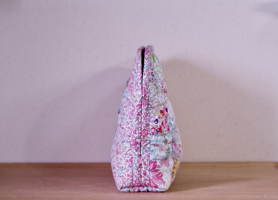 パッチワークキルト リバティ ポーチ うさぎ | iichi 日々の暮らしを