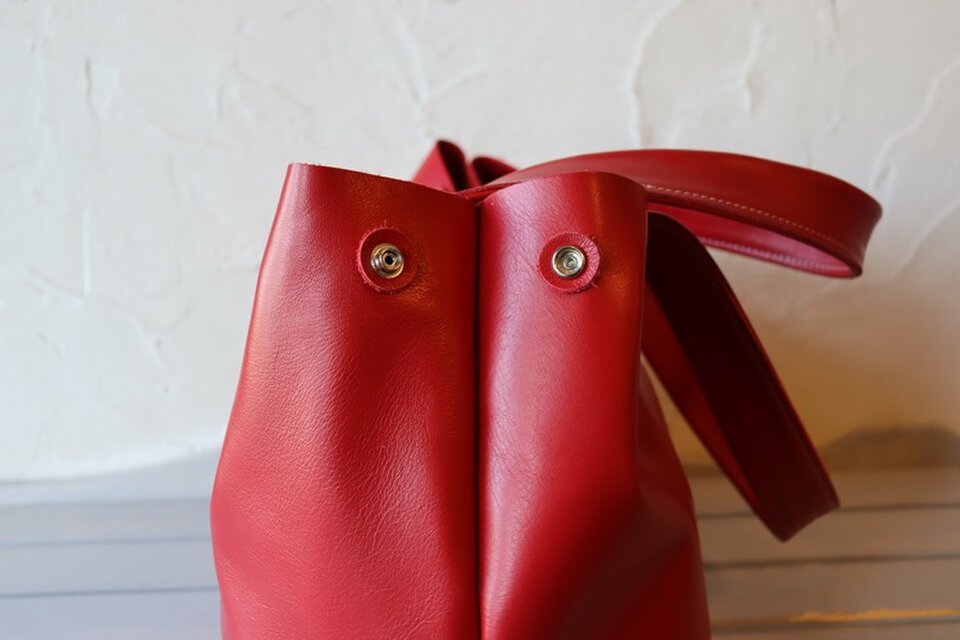 肩掛け 太ショルダー 柔らか レッド 本革 軽量 トート ボストン 兼用