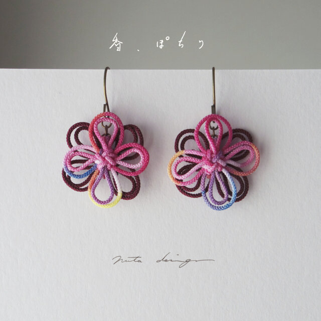 ピアス「香、ぽちり」（手染ピンク系×臙脂）